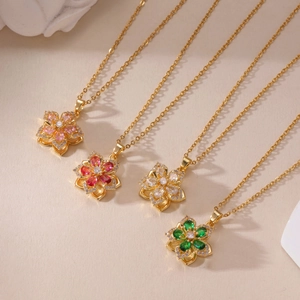 Elegant Copper Zirconia Flower Pendant Necklace For Women Rotating Floral Neckchain Light Luxury Fashion Jewelry Gift