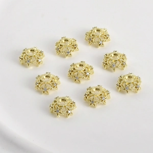 Pack de 9 colgantes de estrella bañados en oro 14k con cristales y detalles finos