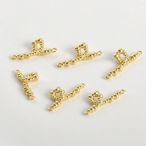 Detail von 14k vergoldeten Lava-Verbindungsstäben für die DIY-Schmuckherstellung