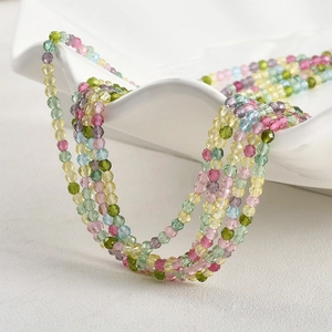 Détail de perles en verre facettées multicolores de 2-3 mm pour bijoux DIY