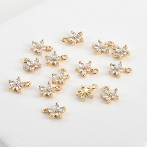 Pendentifs fleurs à cinq pétales en cuivre doré avec zircons pour la création de bijoux