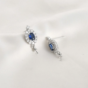 Macro di orecchini halo placcati in oro 14k con zircone blu e gancio per ciondolo DIY