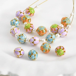 Cuentas de Flores de Esmalte Tabicado de Cobre Chapado en Oro de 18K para Fabricación de Joyas DIY Pulsera Collar Strass Perla Artificial
