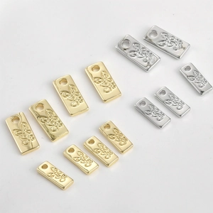 Détails de pendentifs rectangulaires avec relief papillon en placage or et argent