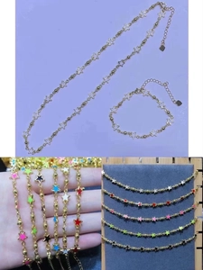 Ensemble bracelet et collier étoile avec émail coloré et chaîne à billes dorées