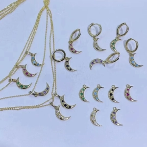 Conjunto de collar y pendientes de luna arcoíris con circonitas de varios colores