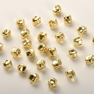 Unregelmäßige 14k vergoldete Abstandsperlen mit Hammerschlag-Textur für DIY-Schmuck
