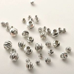Macro di perline in rame argentato con incisione a spirale per la creazione di gioielli DIY
