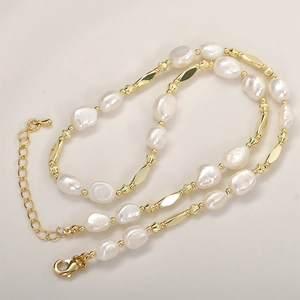 Baroque pearl necklace with gold-plated geometric faceted tubes and lobster clasp