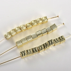 14k vergulde vierkante kralen met smiley en golfpatronen voor het maken van eigen sieraden