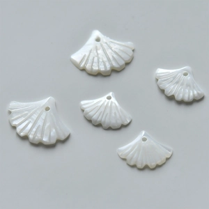 Fünfteiliges Set aus natürlichen weißen Muschel-Ginkgo-Anhängern für DIY-Schmuckherstellung
