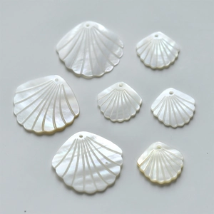 Natürliche schillernde Muschelblatt-Anhänger in verschiedenen Größen für DIY-Schmuck