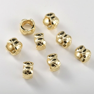 8 pezzi di perline a botte placcate oro 14k con motivo trapuntato per gioielli DIY