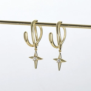 14k vergulde oorklemmen met sterhangers en ingelegde zirkonia kristallen