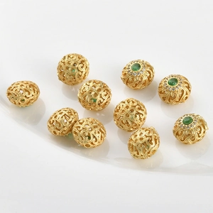 Macro de perles filigranes dorées évidées avec zircon vert pour bijoux artisanaux