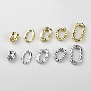 Details van 14k vergulde ovale kettingstangen en getextureerde sieraden connectoren
