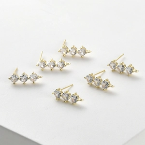 Orecchini a perno placcati oro 14k con tre zirconi e occhiello per gioielli DIY