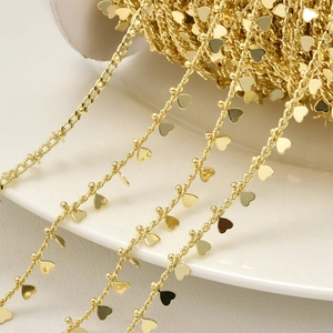 Chaîne à cœurs plaquée or 14k sur rouleau pour création de bijoux et bracelets DIY