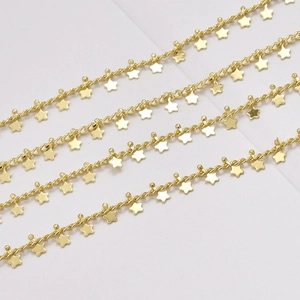 Vue macro de chaînes d'extension à breloques étoiles dorées pour bijoux DIY