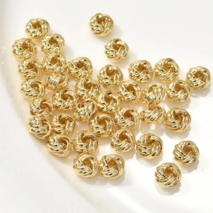 Perles nœuds tressés plaqués or 14k pour bijoux DIY, montrant une texture entrelacée