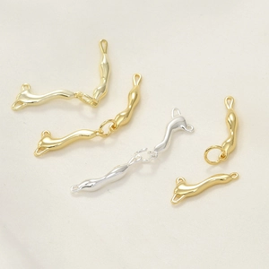 Detailed view of 14k gold-plated irregular horn connector for DIY jewelry making