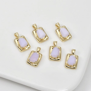 Détail de cinq pendentifs opale rectangulaires plaqués or 14 carats pour bijoux DIY