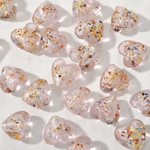 Perline rosa a forma di cuore con pellicola colorata per creazione di gioielli fai-da-te