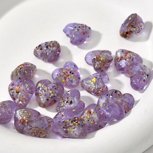 Macro di perline di vetro a cuore viola da 15mm con scaglie colorate per gioielli fai-da-te