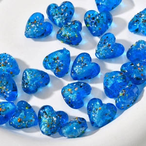 Macro di perline in vetro blu da 15 mm a forma di cuore con lamine colorate per DIY