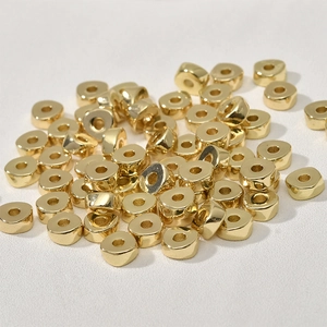 Perles d'espacement triangulaires plaquées or 14 carats pour création de bijoux DIY