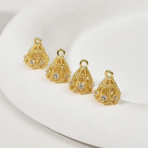 Macro di ciondoli a ombrello placcati in oro 14k con zirconi per creazioni di gioielli