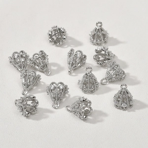 Pendaglio a corona placcato oro 14k con zirconi per creazione di collane e gioielli DIY