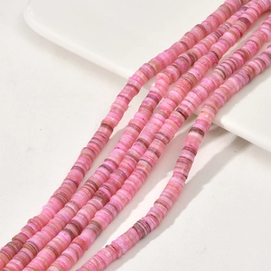 Gros plan de perles de nacre rose 6mm pour la création de bijoux et colliers DIY