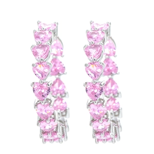 Pendientes de aro plateados con circonitas rosas en forma de corazón engastadas