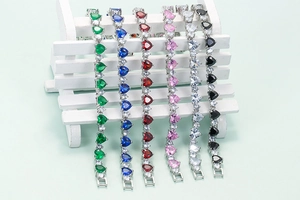 Bracciali tennis cuore in zircone colorato in sei colori con finitura argento e pavé