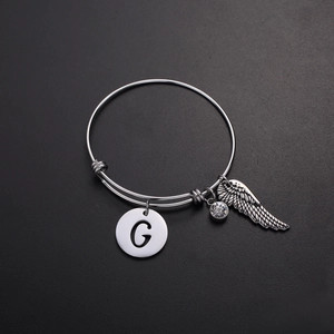 Silbernes Titanstahl-Armband verstellbar mit G-Buchstaben, Feder und Kristallanhänger