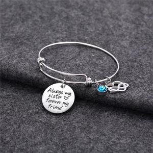 Bracciale rigido argento per sorella con pietra blu e ciondolo a cuore inciso elegante