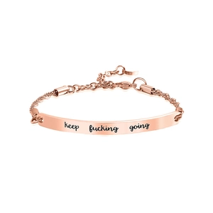 Bracelet en acier inoxydable or rose avec gravure keep fucking going sur fond blanc