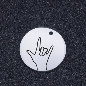 Pendentif rond poli en acier inoxydable argenté avec gravure du geste Je t'aime