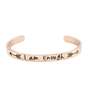 Bracciale rigido in acciaio inossidabile oro rosa con incisione 'I am Enough' e frecce