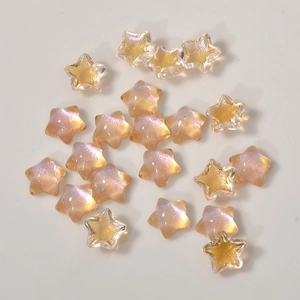 Détail macro de perles en forme d'étoile irisée pour bijoux DIY et accessoires