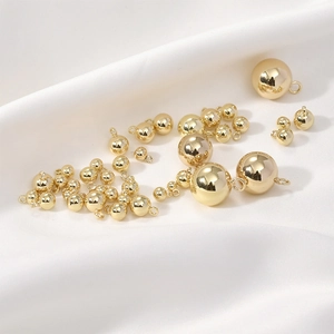 Pendentifs boules dorés 14K de tailles variées pour la création de bijoux DIY élégants