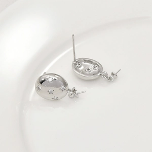 Elegant silver oval stud earrings with star-shaped zircon inlays and star pattern