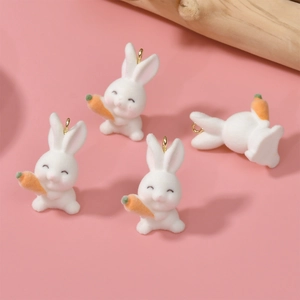 Lot de 4 mignons pendentifs lapins floqués blancs avec carottes pour bijoux DIY