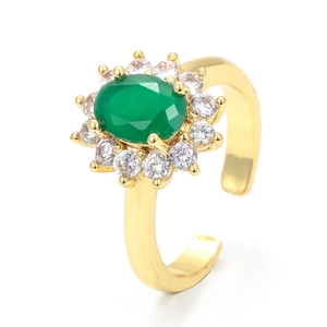 Verstellbarer Goldring mit ovalem grünem Edelstein und weißen Zirkonia-Akzenten