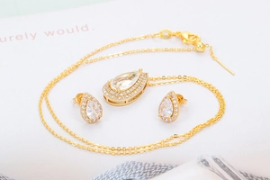 Elegante conjunto de joyas en forma de pera con collar de gota y pendientes a juego