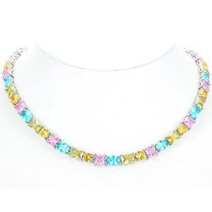 Bunte Zirkonia-Tenniskette mit rosa blauen gelben und grünen Edelsteinen auf Silberkette