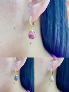 Boucles d'oreilles bohèmes en forme de poire serties de zircons rose, bleu et blanc