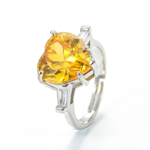 Exquisito anillo de circonita amarilla con forma de corazón y banda abierta de plata