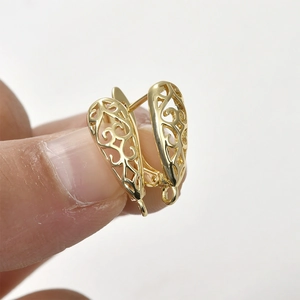 Detail van de 18k vergulde opengewerkte druppel oorbellen voor DIY sieraden maken